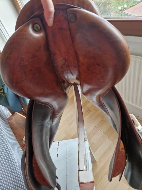 Selle devoucoux mod&egrave;le biarritz de 2011, taille 17