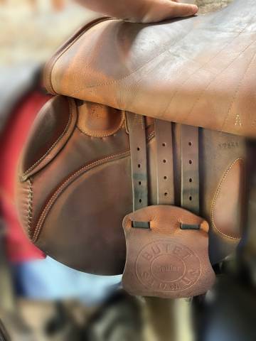 Selle Butet Obstacle 17,5&rdquo; semi-creuse