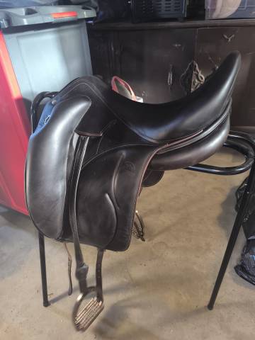 Selle brune Devoucoux 