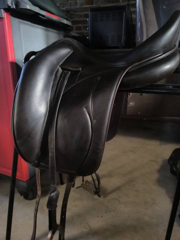 Selle brune Devoucoux 