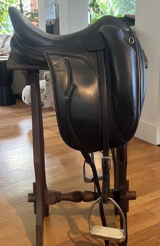 Selle dressage Devoucoux