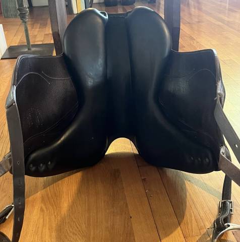 Selle dressage Devoucoux
