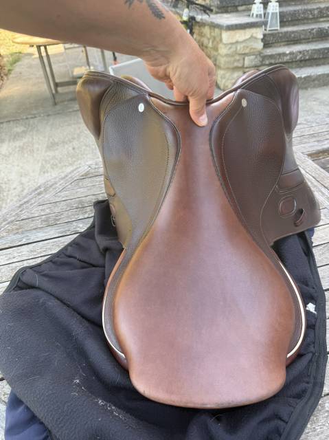 Selle GBS sellier 16,5 pouces 
