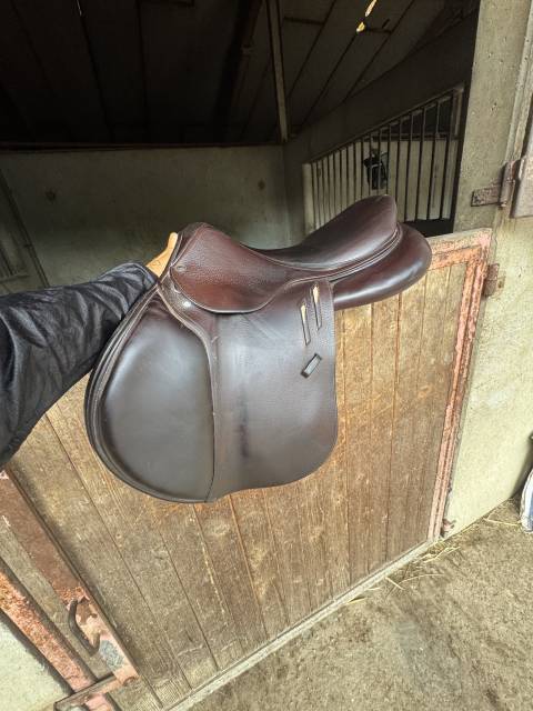 Selle devoucoux taille 17,5 biarritz lab