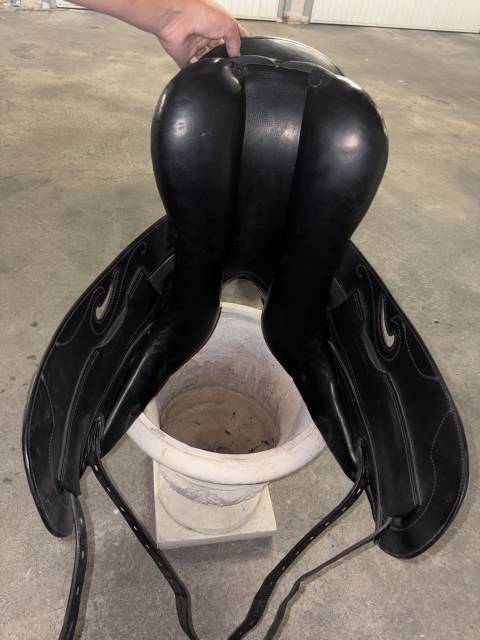 Selle de dressage 