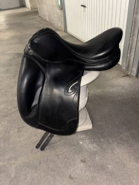 Selle de dressage 