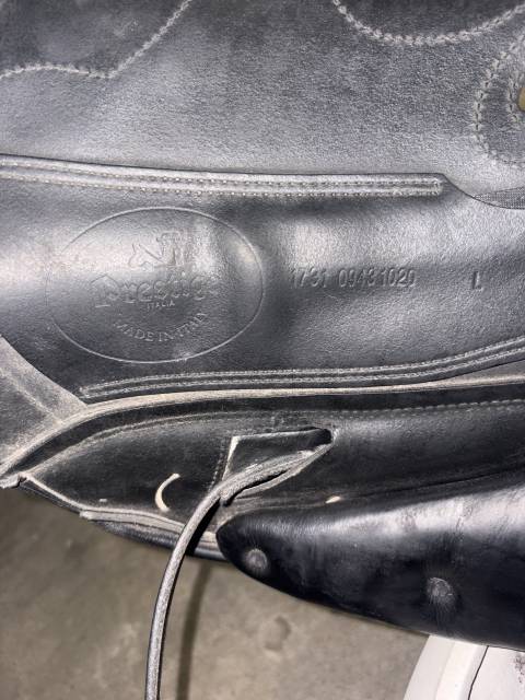 Selle de dressage 