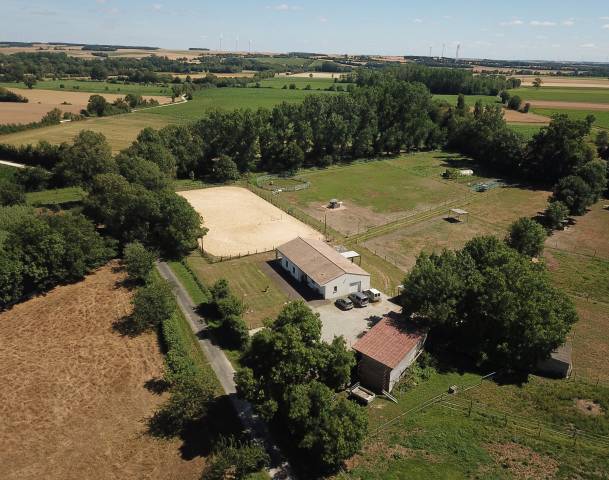 Domaine équestre clé en main à bernay-saint-martin