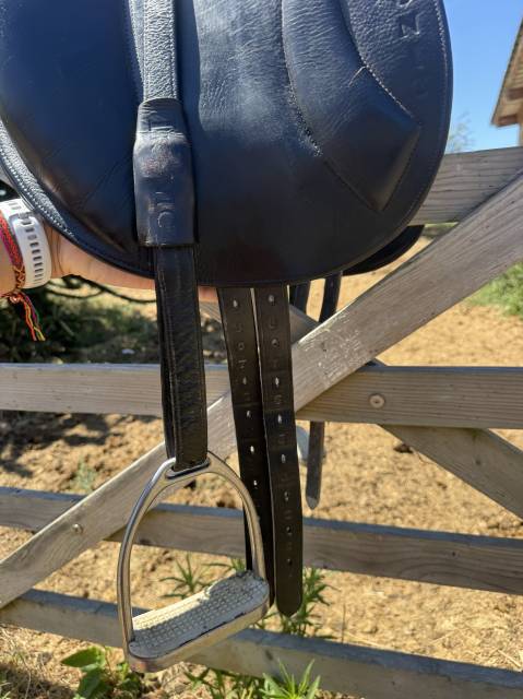 Selle Ikonic Dressage 17
