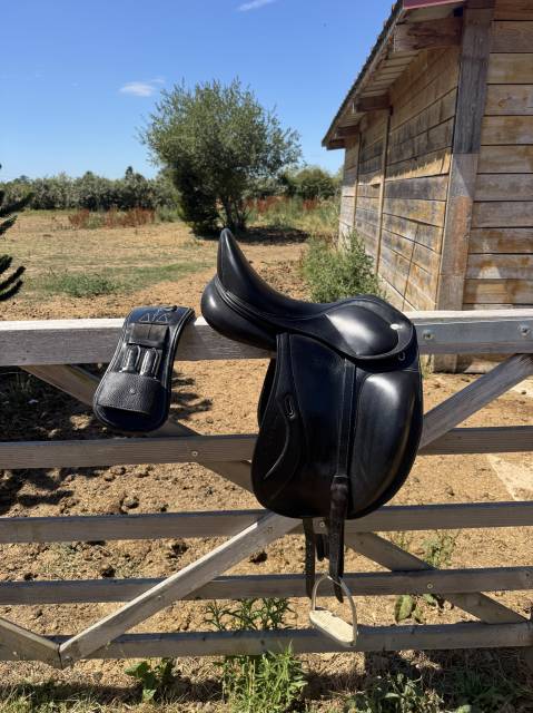 Selle Ikonic Dressage 17