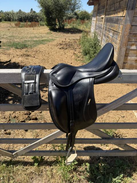 Selle Ikonic Dressage 17