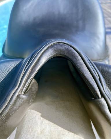 &Agrave; vendre &ndash; Selle Gaston Mercier Doline II noire &ndash; 16,5"