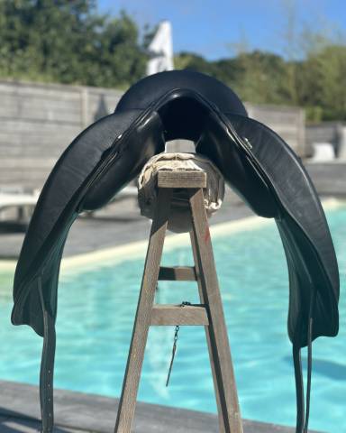 &Agrave; vendre &ndash; Selle Gaston Mercier Doline II noire &ndash; 16,5"