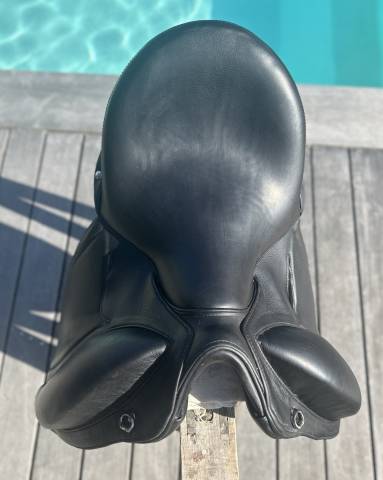 &Agrave; vendre &ndash; Selle Gaston Mercier Doline II noire &ndash; 16,5"