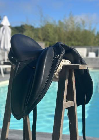 &Agrave; vendre &ndash; Selle Gaston Mercier Doline II noire &ndash; 16,5"