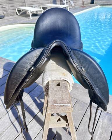 &Agrave; vendre &ndash; Selle Gaston Mercier Doline II noire &ndash; 16,5"