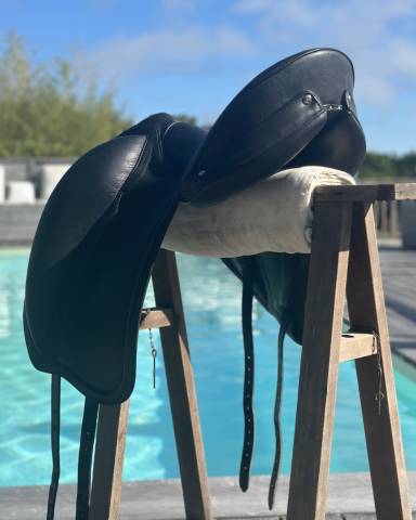 &Agrave; vendre &ndash; Selle Gaston Mercier Doline II noire &ndash; 16,5"