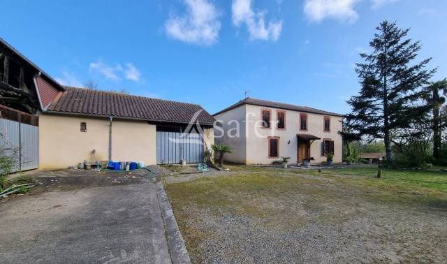 Maison, dépendances et 21 ha de prés, proches de maubourguet
