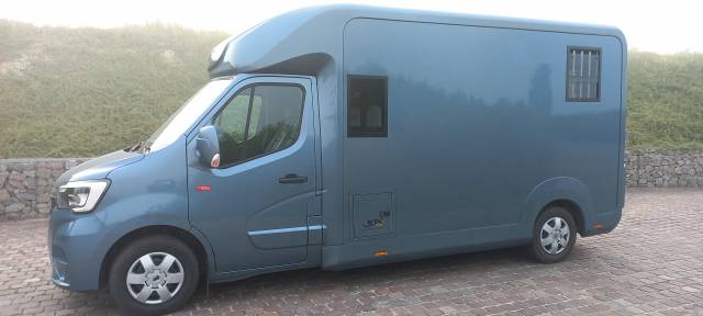 Camion chevaux vl stx renault master 165cv