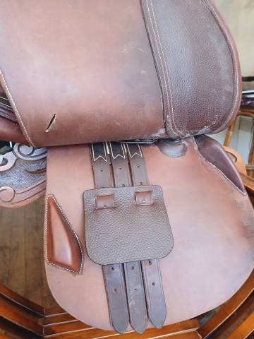 Selle neuve ar&ccedil;onerie fran&ccedil;aise 