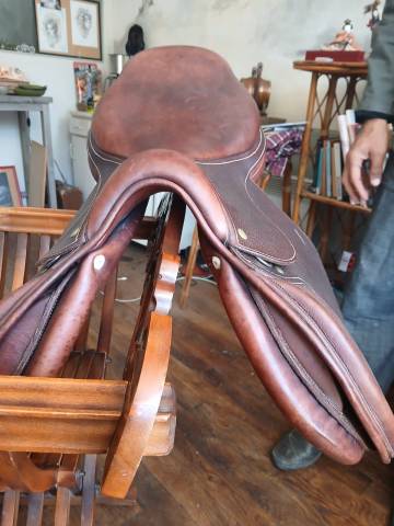 Selle neuve ar&ccedil;onerie fran&ccedil;aise 