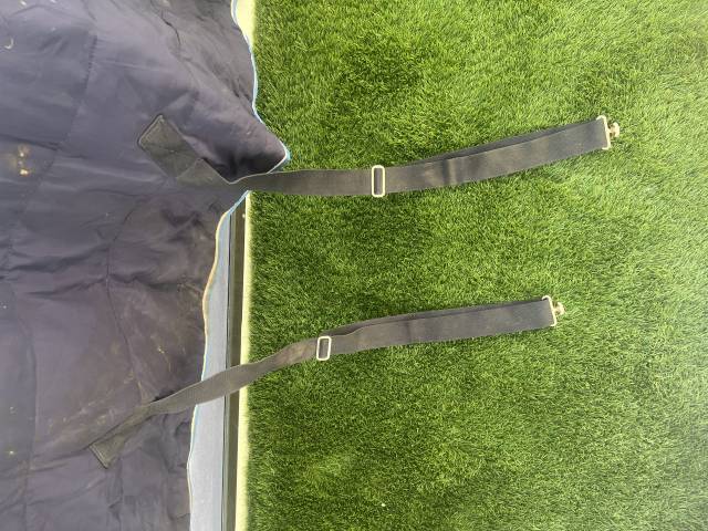 Couverture d&rsquo;&eacute;curie Horze avec couvre-cou int&eacute;gr&eacute; 135cm