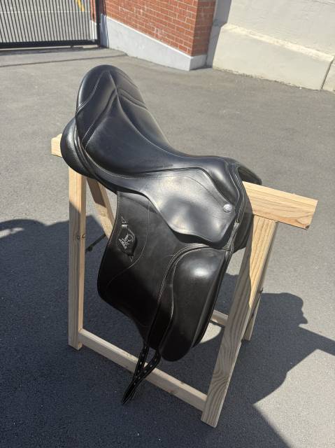Selle de dressage Zaldi Mot – 17,5” – Année 2020 