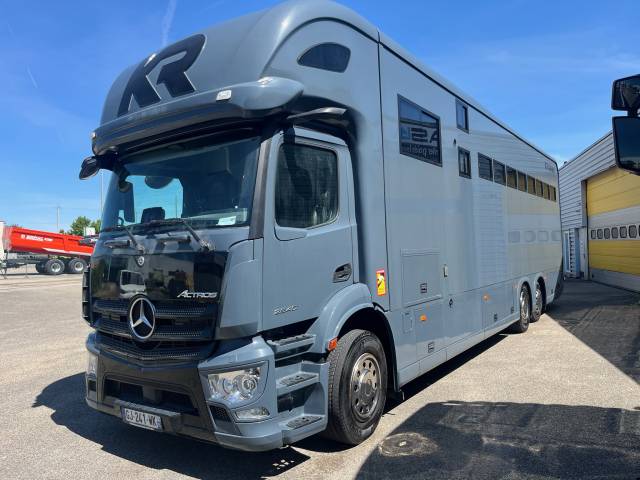 Mercedes actros 26t d'occasion 8 chevaux + living