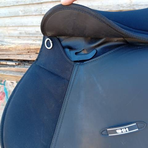 Selle mixte Hispano Hipica taille 17,5. Vendue nue.