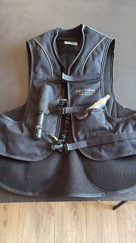 Vends gilet airbag taille S avec 2 cartouches neuves