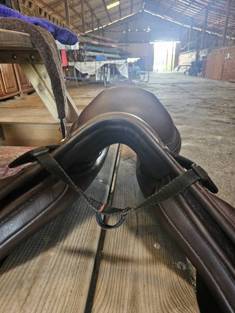 Bates Caprilli Close Contact jump saddle