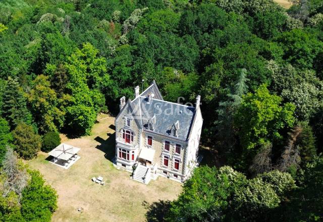 Manoir du 19eme siècle avec chambres d'hôtes, en vallée de l'