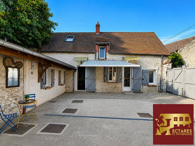Nouveaute maison de caractere avec installations equestres