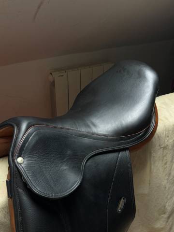 Selle dressage Forestier noire et fauve T.17,5/18P 