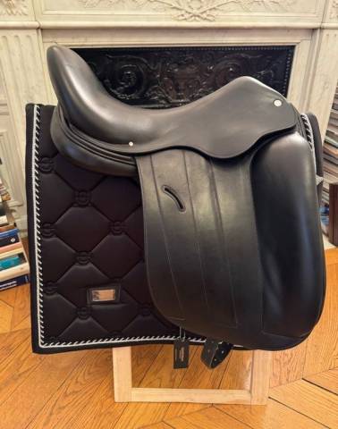 vends Selle dressage HERM&Egrave;S,  ARP&Egrave;GE