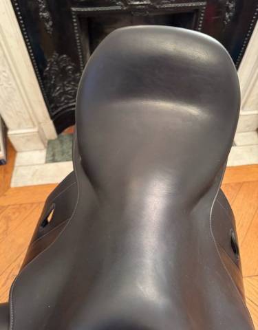 vends Selle dressage HERM&Egrave;S,  ARP&Egrave;GE