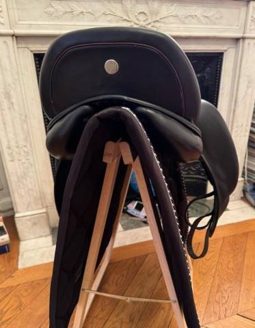 vends Selle dressage HERM&Egrave;S,  ARP&Egrave;GE