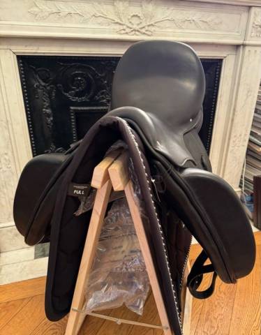 vends Selle dressage HERM&Egrave;S,  ARP&Egrave;GE