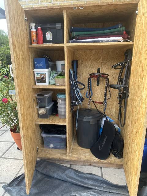 Armoire d&rsquo;&eacute;quitation &agrave; vendre 