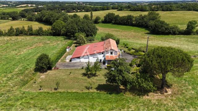 Maison de campagne très proche des commodités