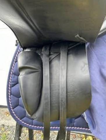 Selle de dressage 