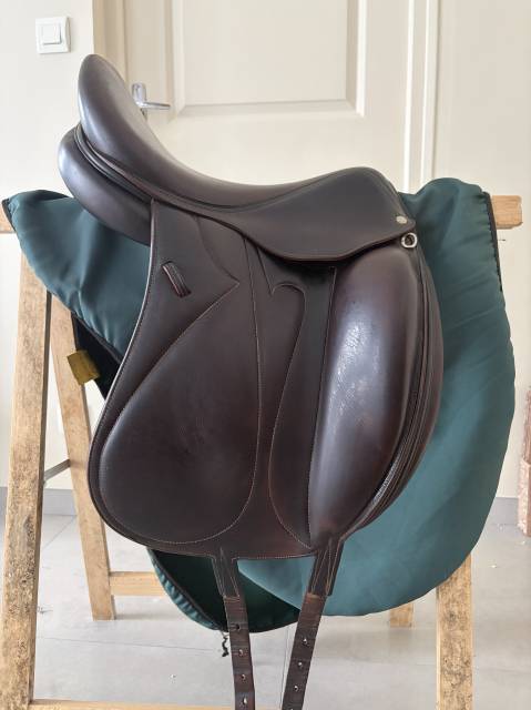 Selle de dressage Makila 17,5