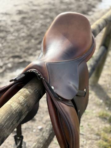 Selle childeric 17 pouces Marron