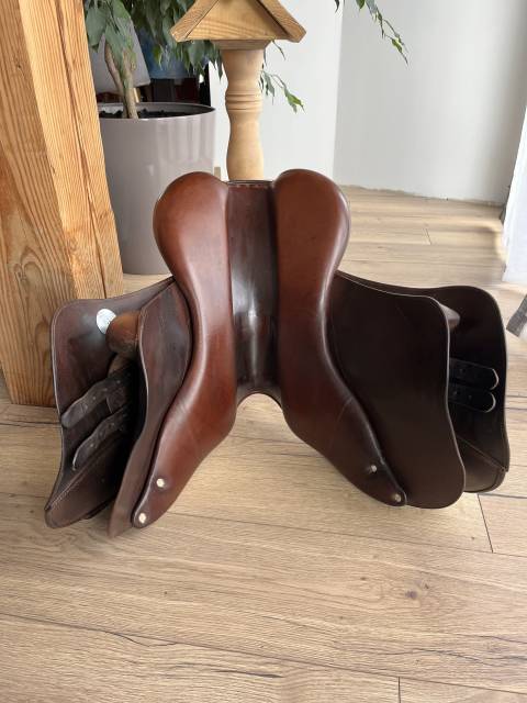 Selle obstacle Meyer 17 pouces q4