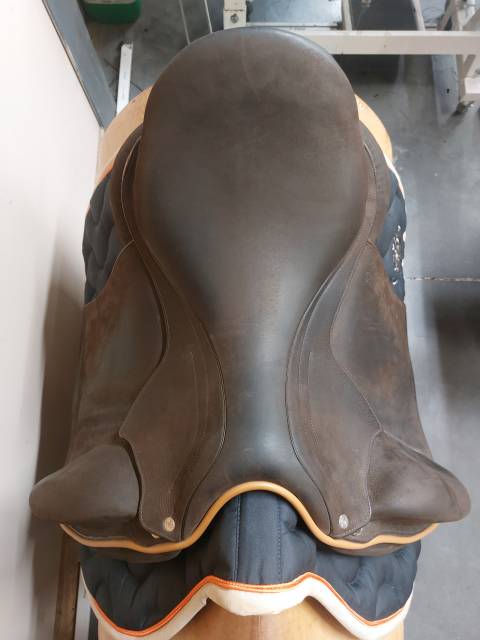 Selle Dressage mod&egrave;le &laquo; PREMIUM &raquo; 