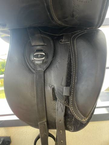 Selle dressage prestige modèle helen x-technology