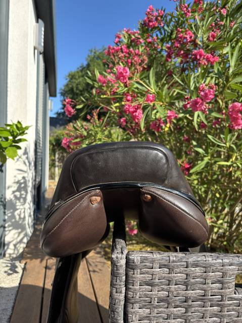 Selle d&rsquo;obstacle Ikonic 17&rdquo;