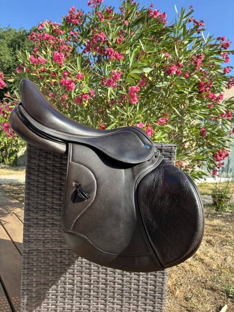 Selle d&rsquo;obstacle Ikonic 17&rdquo;