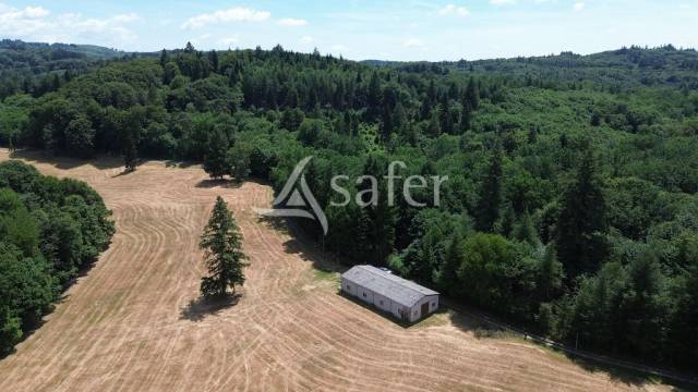 Bâtiment agricole avec 13 ha attenant