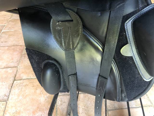 VENDS SELLE PRESTIGE CUIR BOVIN LISSE NOIR, LISERE BLEU